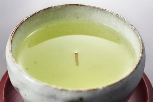 「茶柱」一杯のお茶に浮かぶ幸運の兆し